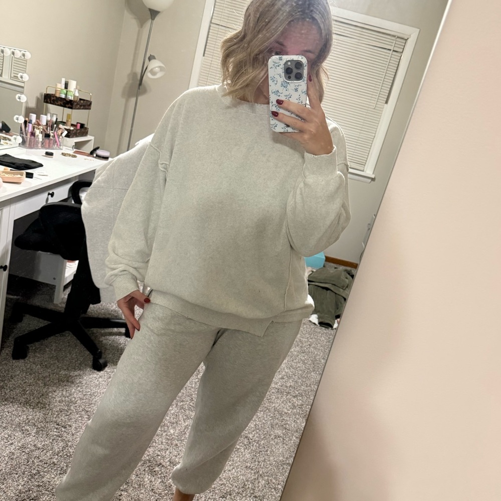 Aerie Women's Light Gray Sweatshirt - Picture 3 of 4
